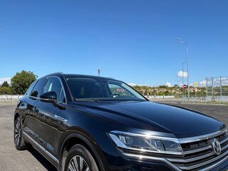 2018 Volkswagen Touareg III, чёрный, 3200000 рублей, вид 3