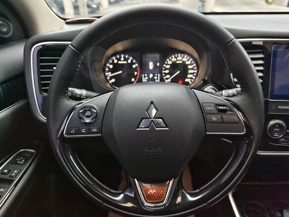 2021 Mitsubishi Outlander III Рестайлинг 3, коричневый, 1980000 рублей - вид 7