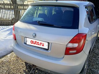 2013 Skoda Fabia II Рестайлинг, серебристый, 480000 рублей, вид 3