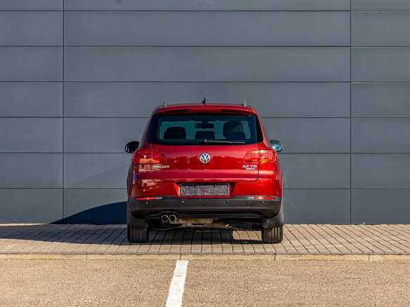 2011 Volkswagen Tiguan I Рестайлинг, красный, 1245000 рублей - вид 4