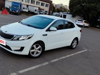 2013 Kia Rio III, белый, 800000 рублей, вид 1