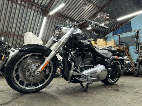 2017 Harley-Davidson Fat Boy, чёрный, 1860000 рублей, вид 2