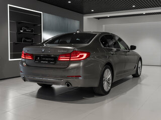 2017 BMW 5 серии 520d xDrive VII (G30/G31/G38), серый, 2575000 рублей, вид 5