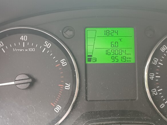 2011 Skoda Fabia II Рестайлинг, серебристый, 400000 рублей - вид 5