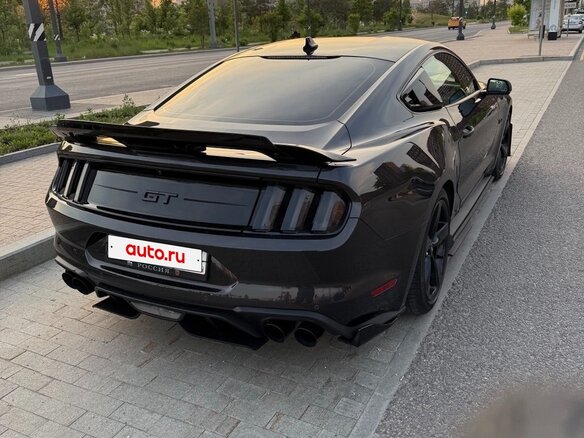 2022 Ford Mustang VI Рестайлинг, чёрный, 5900000 рублей - вид 2