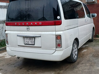 2005 Nissan Elgrand II (E51), белый, 1350000 рублей, вид 2