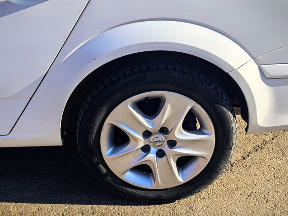 2013 Opel Astra H Рестайлинг, белый, 750000 рублей - вид 13