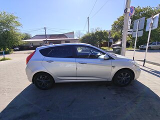 2012 Hyundai Solaris I, серебристый, 750000 рублей, вид 2