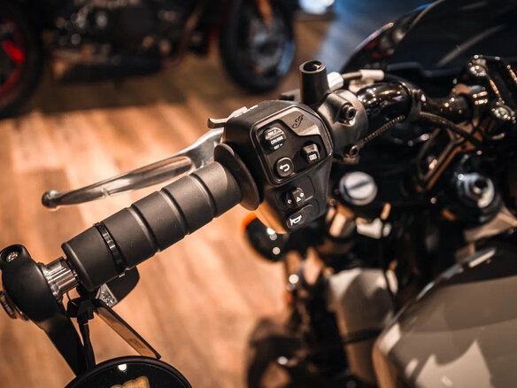 2026 Indian Scout, серый, 2440000 рублей - вид 22