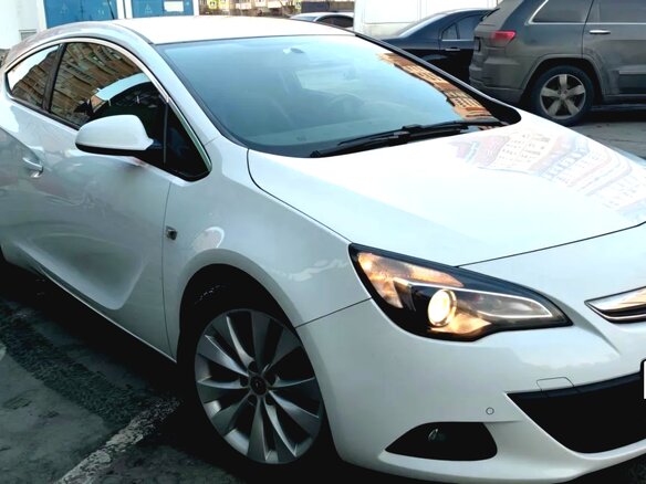 2014 Opel Astra GTC J Рестайлинг, белый, 950000 рублей - вид 2