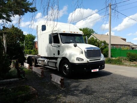2004 Freightliner Columbia, белый, 2000000 рублей, вид 2
