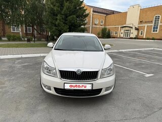 2011 Skoda Octavia II (A5) Рестайлинг, белый, 1170000 рублей, вид 3
