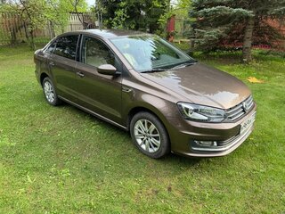 2017 Volkswagen Polo V Рестайлинг, коричневый, 1600000 рублей, вид 3