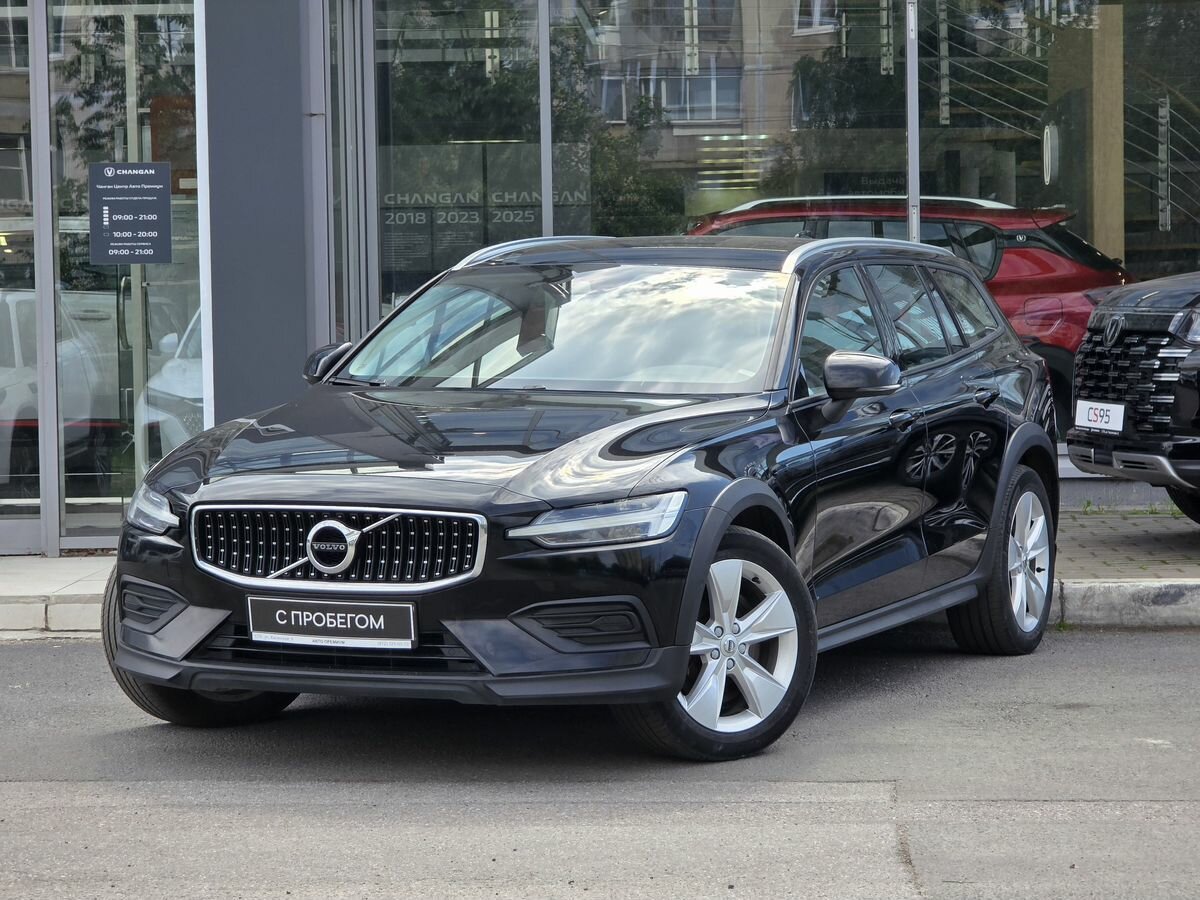 Открыть фотографии: Volvo V60 Cross Country II