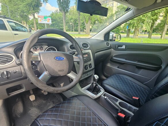 2010 Ford Focus II Рестайлинг, серебристый, 470000 рублей - вид 4