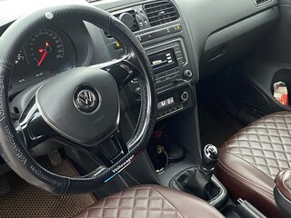 2017 Volkswagen Polo V Рестайлинг, коричневый, 1300000 рублей, вид 5