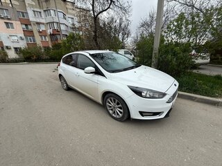 2016 Ford Focus III Рестайлинг, белый, 1450000 рублей, вид 3