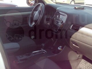 2013 Mitsubishi Outlander III, белый, 1400000 рублей, вид 4