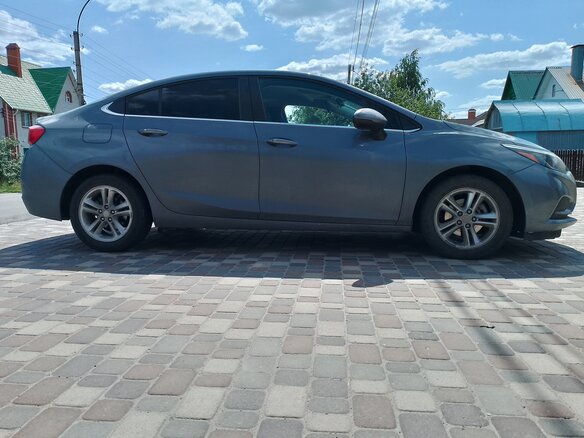 2018 Chevrolet Cruze II, серебристый, 1170000 рублей - вид 1