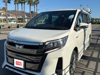 2019 Toyota Noah III (R80) Рестайлинг, белый, 2400000 рублей, вид 1