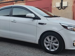 2017 Kia Rio III Рестайлинг, белый, 1500000 рублей, вид 3