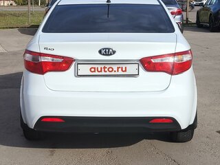 2014 Kia Rio 5-speed III, белый, 950000 рублей, вид 2