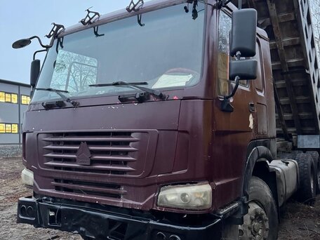 2011 Sinotruk Howo ZZ3327, красный, 1500000 рублей, вид 2