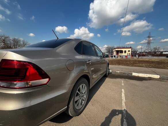 2015 Volkswagen Polo V Рестайлинг, бежевый, 1379000 рублей - вид 4