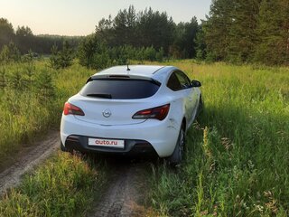 2014 Opel Astra GTC J Рестайлинг, белый, 950000 рублей, вид 4