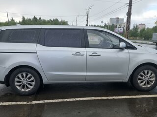 2019 Kia Carnival III, серебристый, 3000000 рублей, вид 3