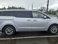 2019 Kia Carnival III, серебристый, 3000000 рублей - вид 2