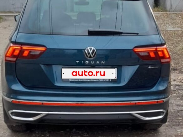 2022 Volkswagen Tiguan II Рестайлинг, синий, 4870000 рублей - вид 2