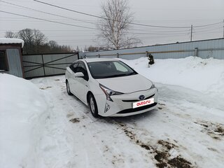2017 Toyota Prius IV (XW50), белый, 1450000 рублей, вид 1