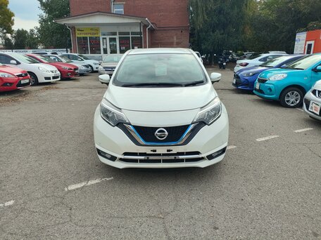 2019 Nissan Note e-Power II Рестайлинг, белый, 1500000 рублей, вид 2