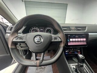 2022 Skoda Superb III Рестайлинг, серебристый, 1940000 рублей, вид 5