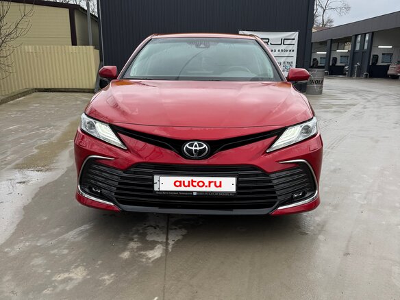 2021 Toyota Camry VIII (XV70) Рестайлинг, красный, 3150000 рублей - вид 1