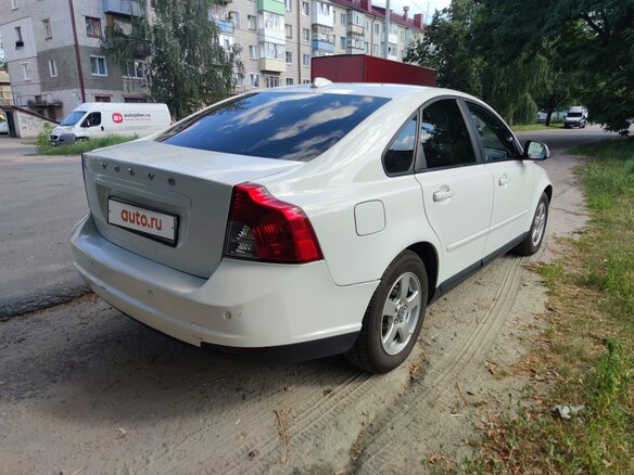 2010 Volvo S40 II Рестайлинг, белый, 700000 рублей - вид 3