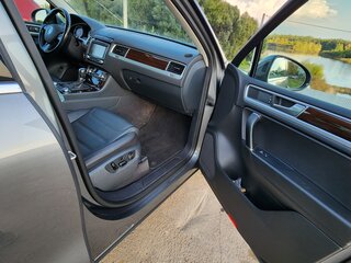 2016 Volkswagen Touareg II Рестайлинг, серый, 2550000 рублей, вид 4