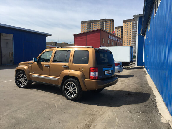 2011 Jeep Cherokee IV (KK), коричневый - вид 3