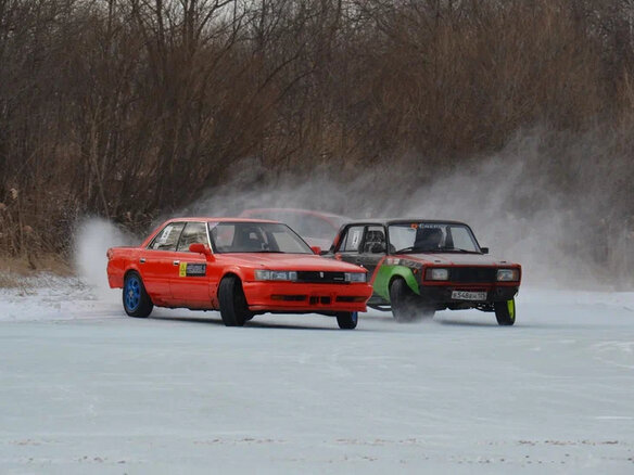1990 Toyota Chaser IV (X80), красный, 420000 рублей - вид 3