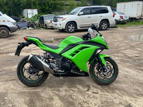 2015 Kawasaki Ninja 300, зелёный, 405000 рублей, вид 1
