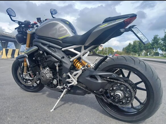 2020 Triumph Speed Triple, серый, 1230000 рублей - вид 12