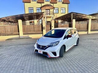2017 Nissan Note Nismo e-Power II Рестайлинг, белый, 1760000 рублей, вид 1
