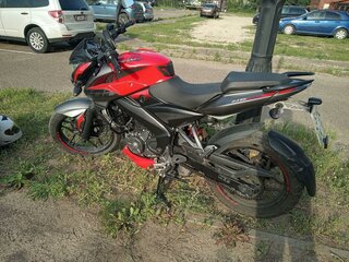 2019 Bajaj Pulsar NS 200, красный, 240000 рублей, вид 1