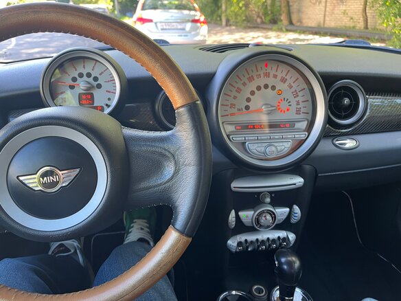 2010 Mini Hatch One II (R56) Рестайлинг, белый, 700000 рублей - вид 5