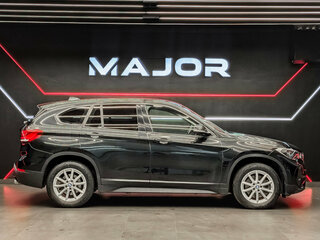 2020 BMW X1 20i xDrive II (F48) Рестайлинг, чёрный, 2950000 рублей, вид 4
