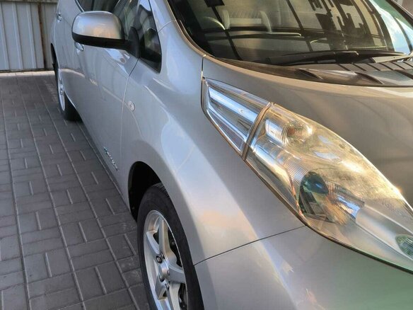 2014 Nissan Leaf (EM57) I (ZE0/AZE0), серый, 1500000 рублей - вид 4