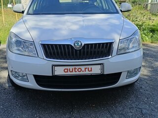 2013 Skoda Octavia II (A5) Рестайлинг, белый, 999999 рублей, вид 1