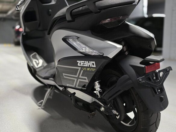 2024 Zeeho AE8 S+, серебристый, 450000 рублей - вид 4