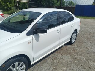 2014 Volkswagen Polo V, белый, 700000 рублей, вид 3